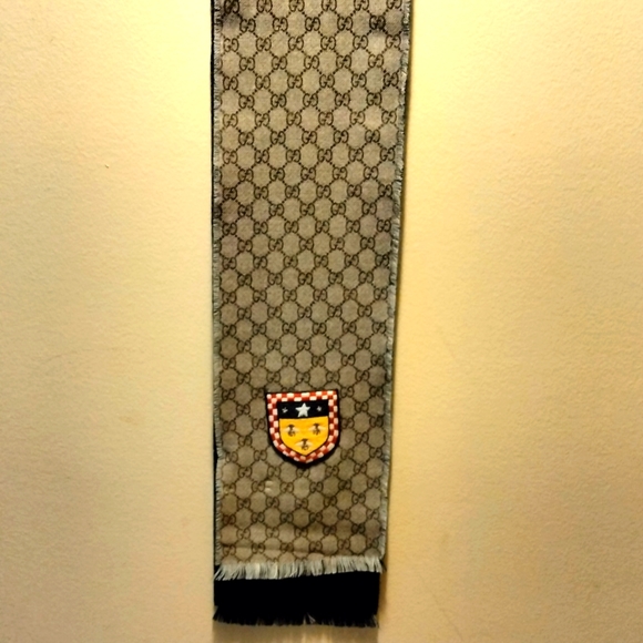 Authentic Gucci Wool Scarf - Picture 1 of 12